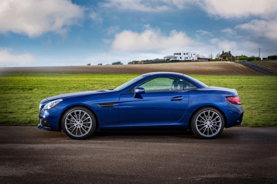  Mercedes-Benz SLC300 AMG Line 2016 года  (UK) (фото 21 из 25)
